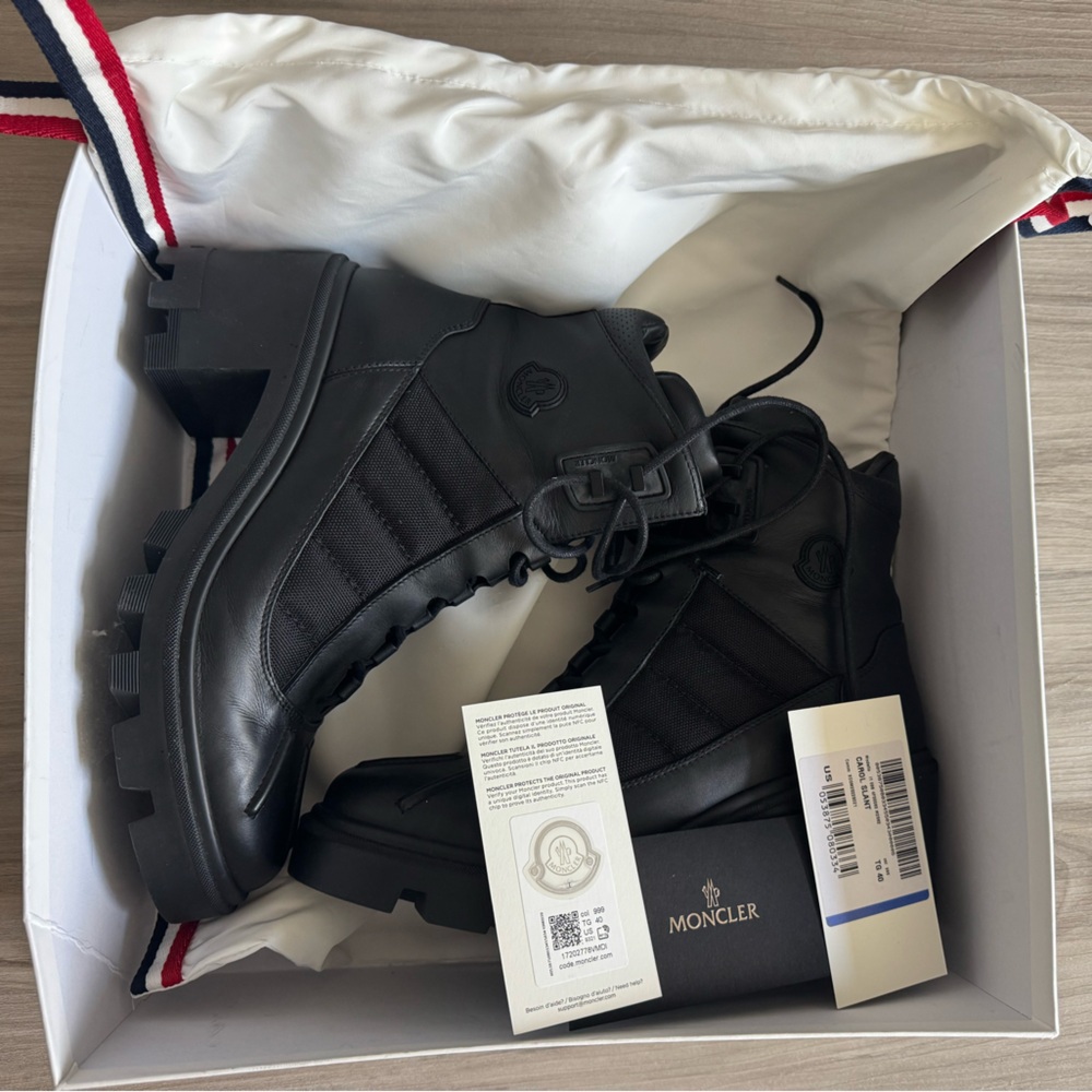 Moncler Carol slant boot